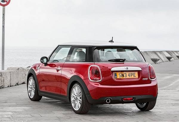 Mini Cooper — бойкая малолитражка в стиле «Ретро»