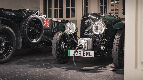Уменьшенный Bentley Blower Jnr вышел на дороги общего пользования