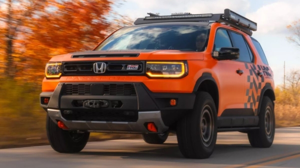 Показаны внедорожная Honda Passport HRC и раллийный Civic Type R Показаны внедорожная Honda Passport HRC и раллийный Civic Type R