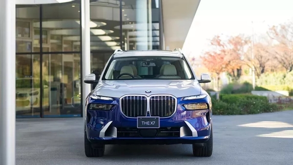 Для Японии создан звездный кроссовер BMW X7 Nishiki Lounge