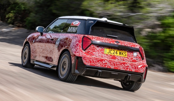 Хот-хэтч Mini John Cooper Works E: теперь и на батарейках