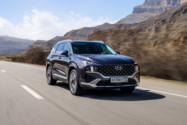 Geely Monjaro или Hyundai Santa Fe: что и как выгоднее купить и обслуживать