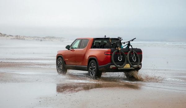 Представлены обновленные электромобили Rivian R1S и R1T