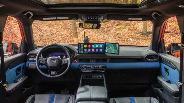 Показаны внедорожная Honda Passport HRC и раллийный Civic Type R Показаны внедорожная Honda Passport HRC и раллийный Civic Type R