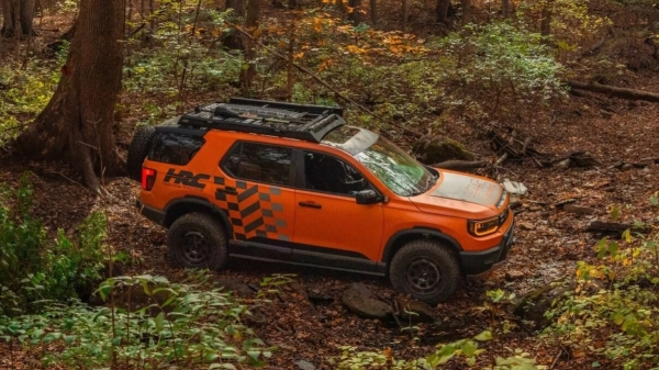 Показаны внедорожная Honda Passport HRC и раллийный Civic Type R Показаны внедорожная Honda Passport HRC и раллийный Civic Type R