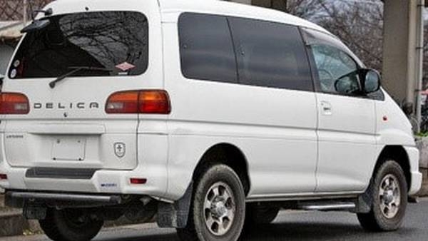 Пять поколений японского минивэна Mitsubishi Delica