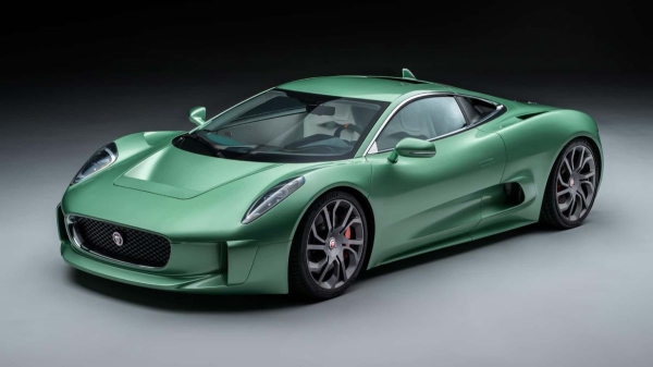 Cуперкар Jaguar C-X75 наконец-то добрался до дорог общего пользования