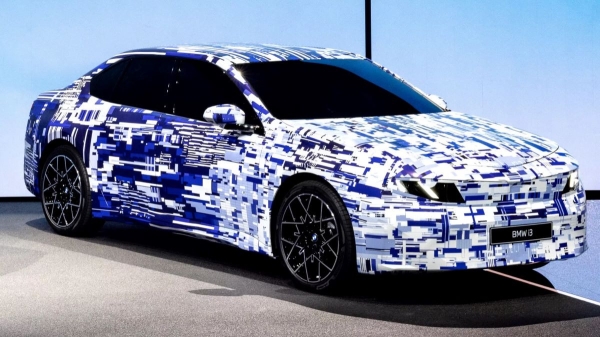 Серийный седан BMW i3 Neue Klasse показан в камуфляже