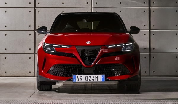 Представлен компактный кроссовер Alfa Romeo Milano