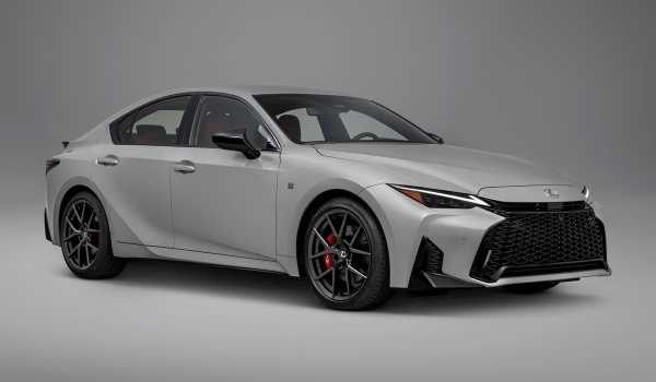 Седан Lexus IS: рестайлинг вместо прощания
