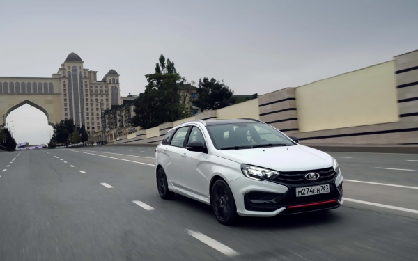 
            АвтоВАЗ начал продажи Lada Vesta SW с более мощным мотором. 4 факта
        