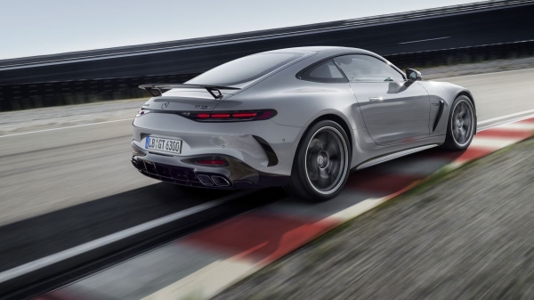 Представлен трековый суперкар Mercedes-AMG GT 63 Pro