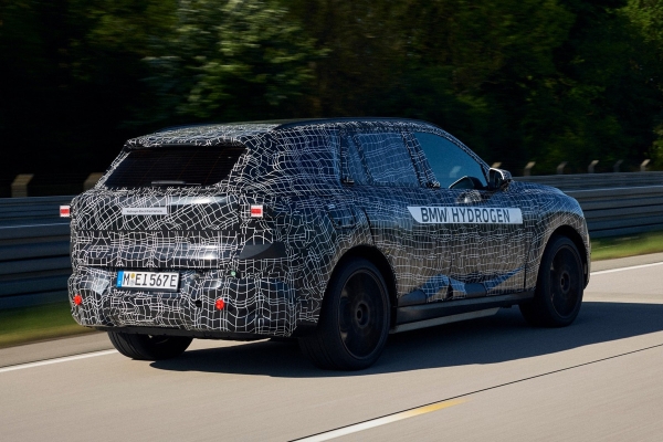 Новый BMW X5: первые официальные фотографии