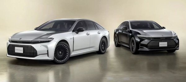 Седан Toyota Crown обрел роскошные юбилейные версии