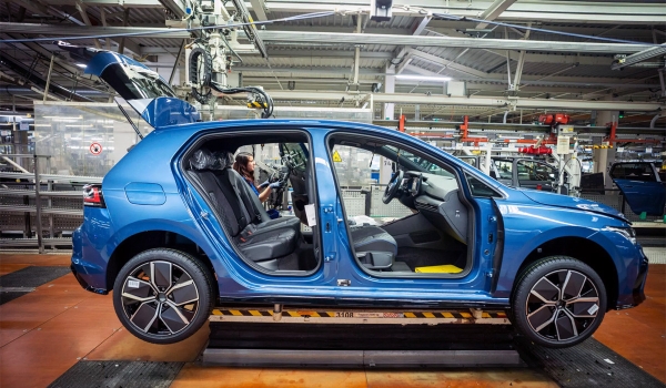 Дайджест дня: Fiat 500 с ДВС, несостоявшаяся «пятерка» BMW и другие события индустрии