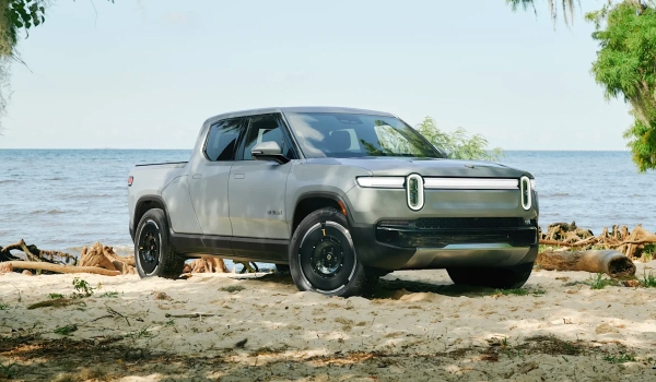 Представлены обновленные электромобили Rivian R1S и R1T