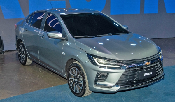 Обновлены седан и хэтчбек Chevrolet Onix