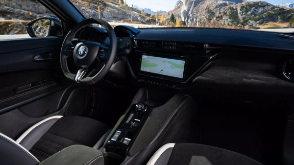 Паркетник Alfa Romeo Junior Sport Speciale обрел спортивный антураж Паркетник Alfa Romeo Junior Sport Speciale обрел спортивный антураж