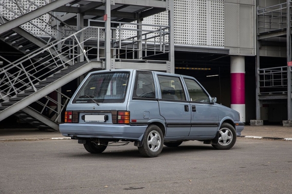 Кузов без центральной стойки и сдвижные двери: опыт владения Nissan Stanza Wagon 1986 года