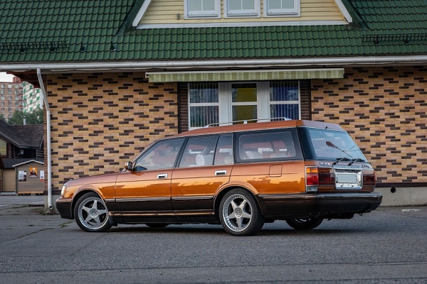 Рама, JZ и богатейшая комплектация: опыт владения Toyota Crown VIII 1992 года